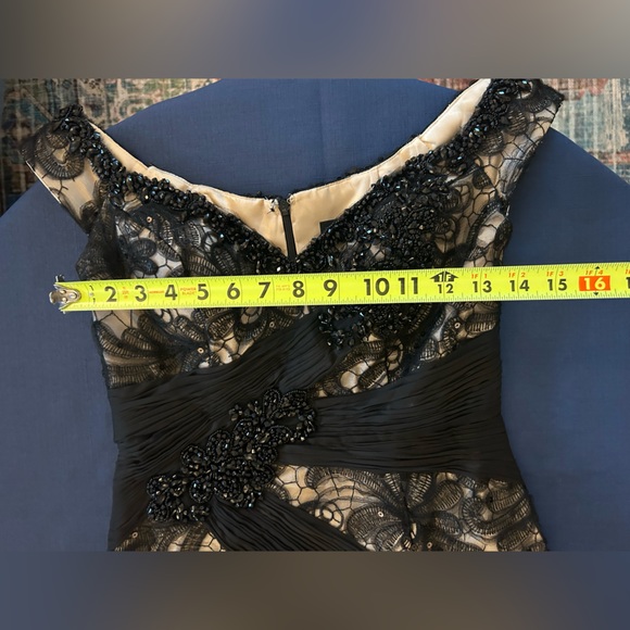 Lace Beaded Off-the-Shoulder Mac Duggal Dress, size 4 - Picture 8 of 13